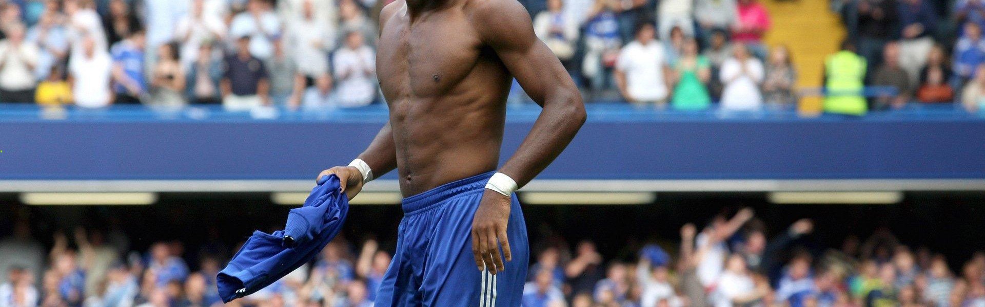 欧冠决赛巅峰对决，皇家马德里绝杀多特蒙德，第15次捧起大耳朵杯