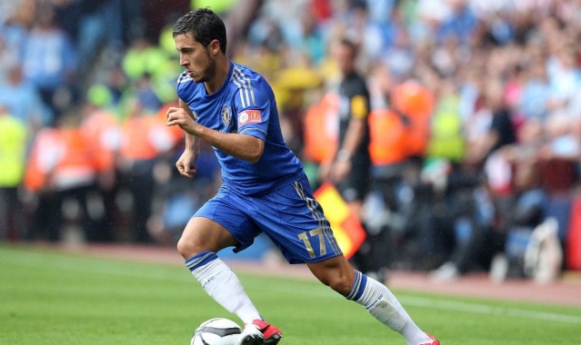 综合格斗巨星卫冕战引爆全球，激烈对决展现格斗艺术巅峰