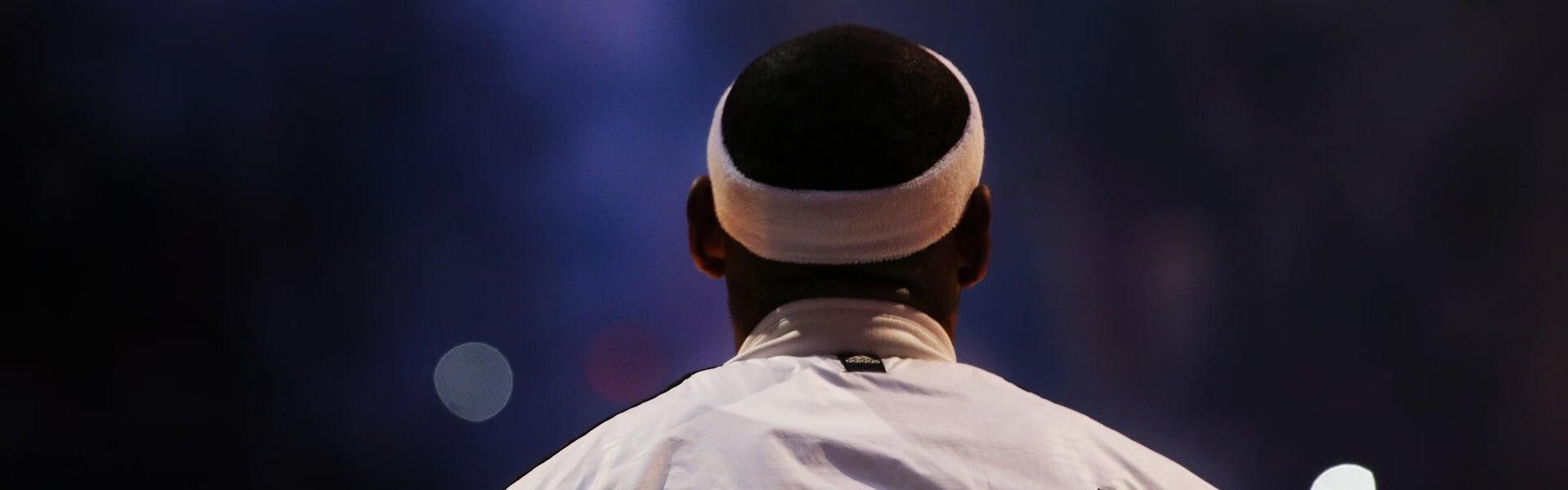 百米飞人巅峰对决 新星闪耀刷新赛季最佳