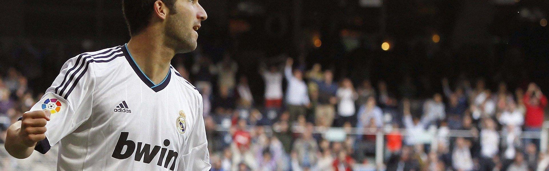 内姆哈德关键突破撕裂防线 高难度打板奠定胜局