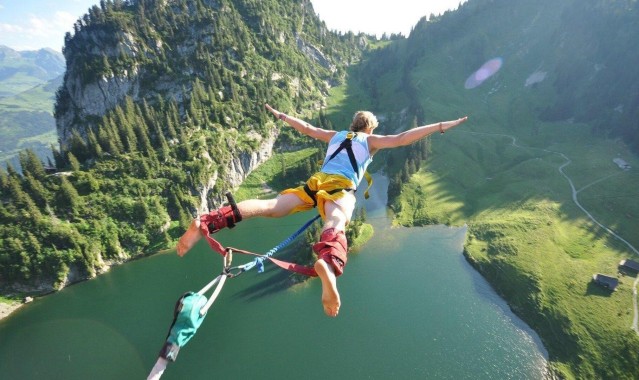 黑马逆袭！无名小卒爆冷击败卫冕冠军，体育史上再添传奇一战