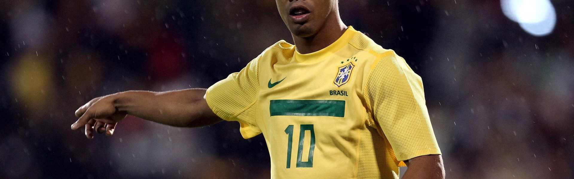 中国游泳队闪耀世锦赛 新星崛起老将坚守 巴黎奥运前景可期