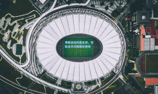 滑板运动风靡全球，年轻选手闪耀国际赛场