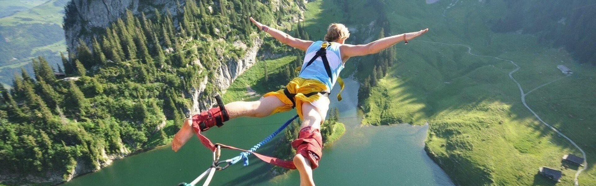 格斗巨星巅峰对决，激情碰撞点燃全球拳迷热情