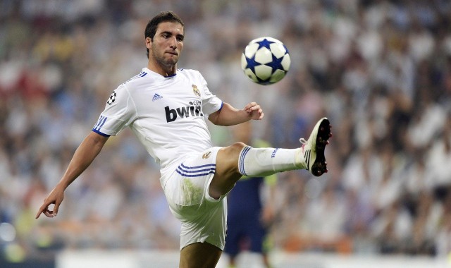 英雄联盟全球总决赛，巅峰对决引爆电竞狂潮